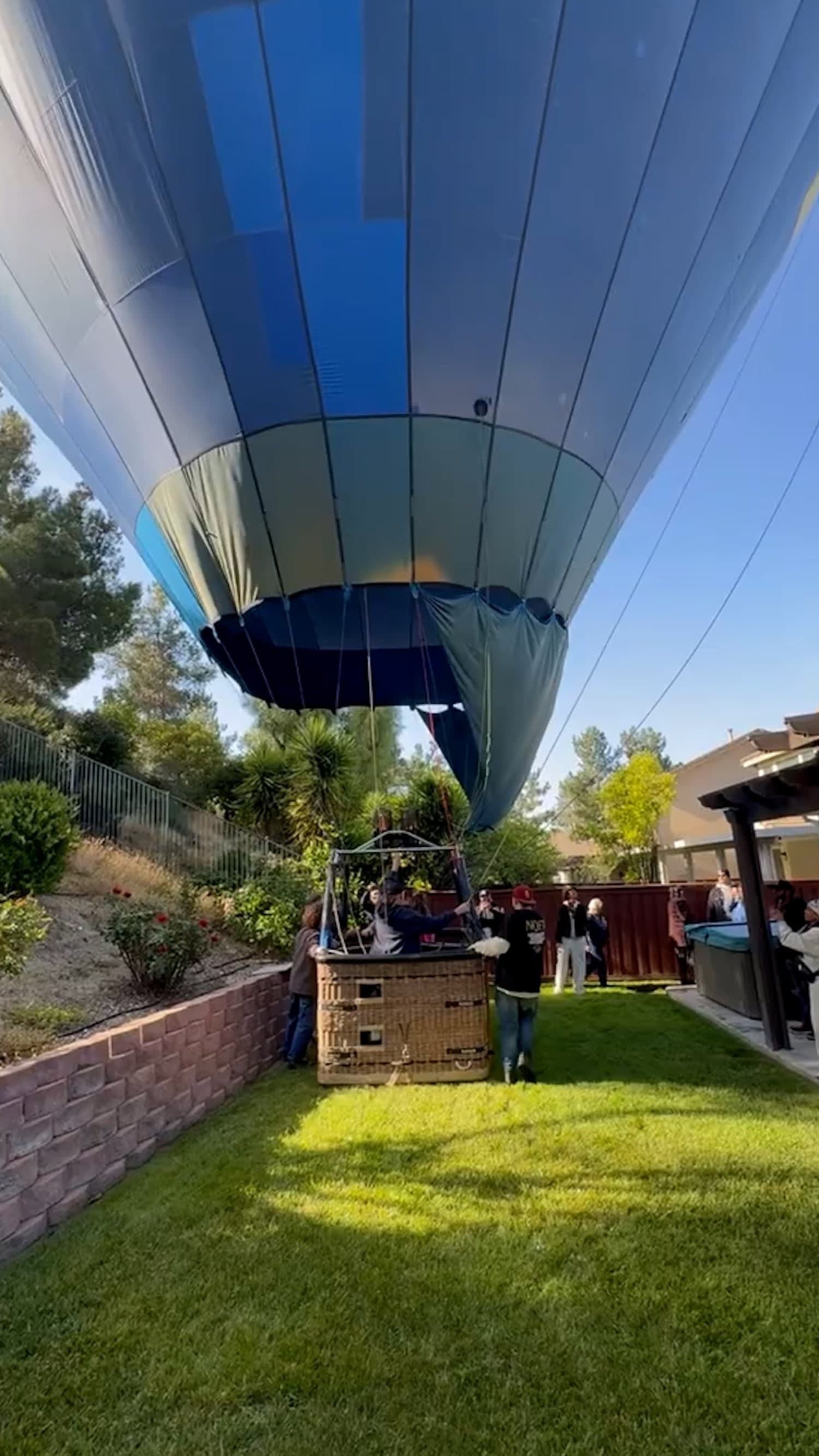 Hot Air Balloon Emergency Landing Captured on Video - Safety Concerns Rise